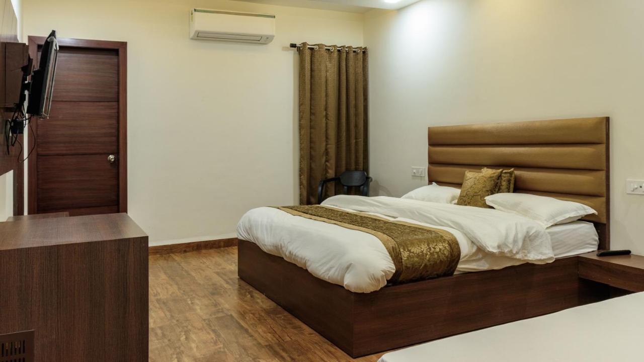 De Manora Homes - Unpretentious Hotel With A Garden , Posh Area Ranjit Avenue Amritsar Zimmer foto