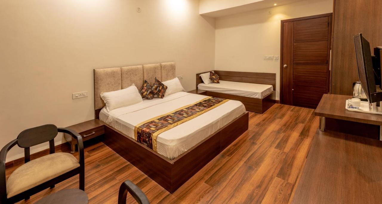 De Manora Homes - Unpretentious Hotel With A Garden , Posh Area Ranjit Avenue Amritsar Zimmer foto